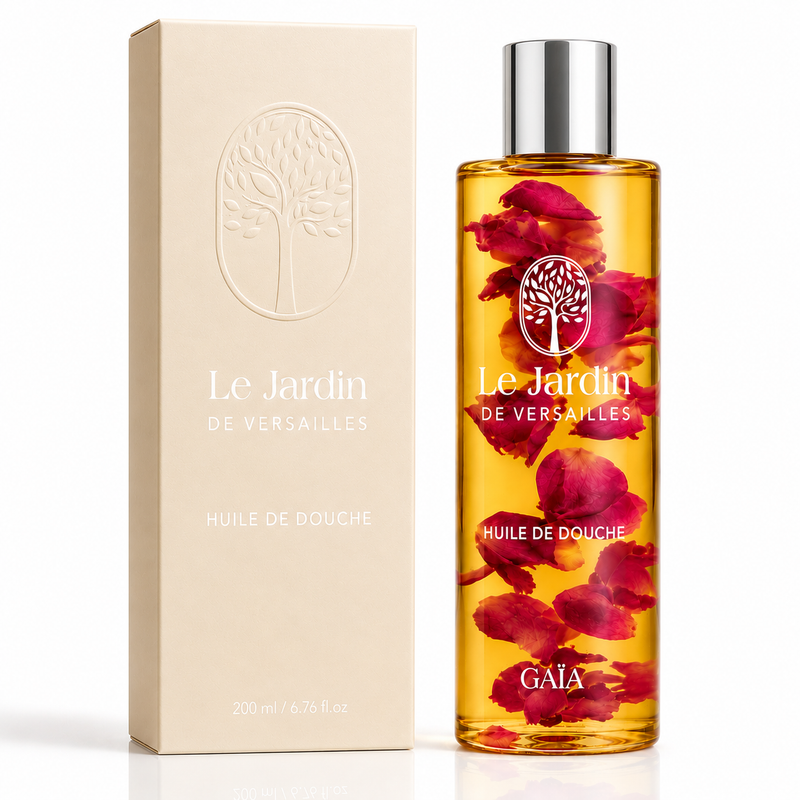 Le Jardin de Versailles, Huile de Douche, flacon ambré aux pétales de rose de Damas, étui beige, 200 ml.